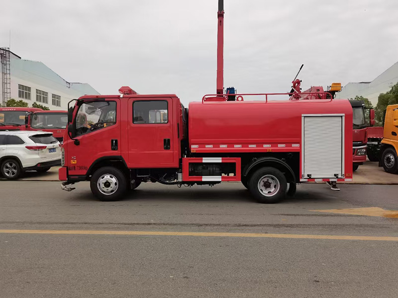 福田双排H2圆罐洒水